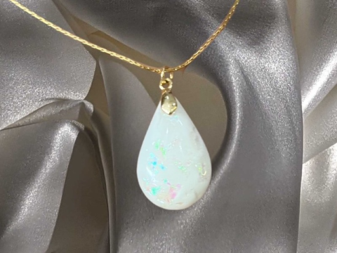 Giọt sữa mẹ Opal trắng